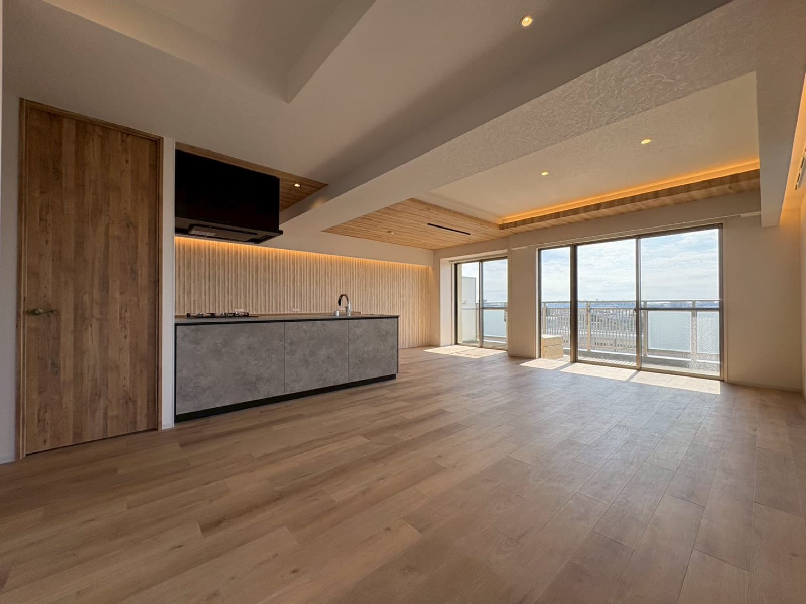 23帖LDKを実現した86㎡マンションフルリノベーション｜真鍮が映えるナチュラルな住まい の室内写真 3