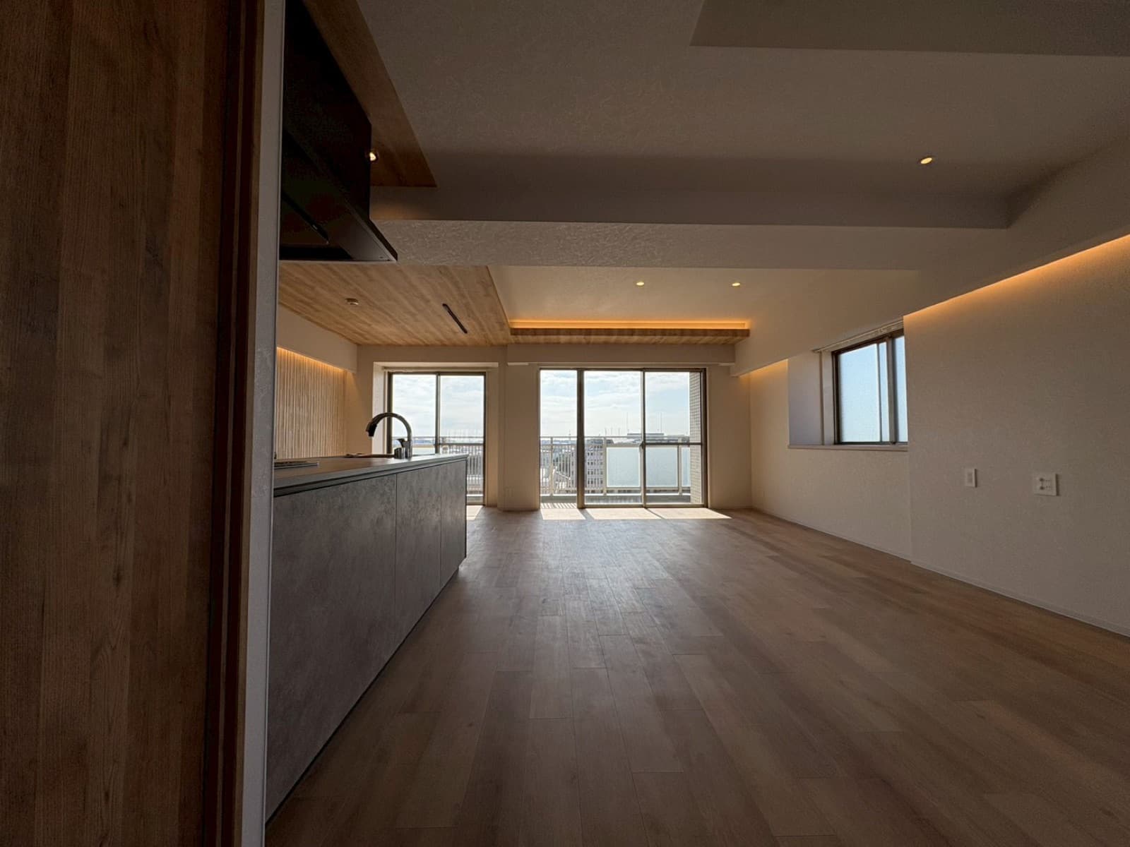 23帖LDKを実現した86㎡マンションフルリノベーション｜真鍮が映えるナチュラルな住まい の室内写真 5